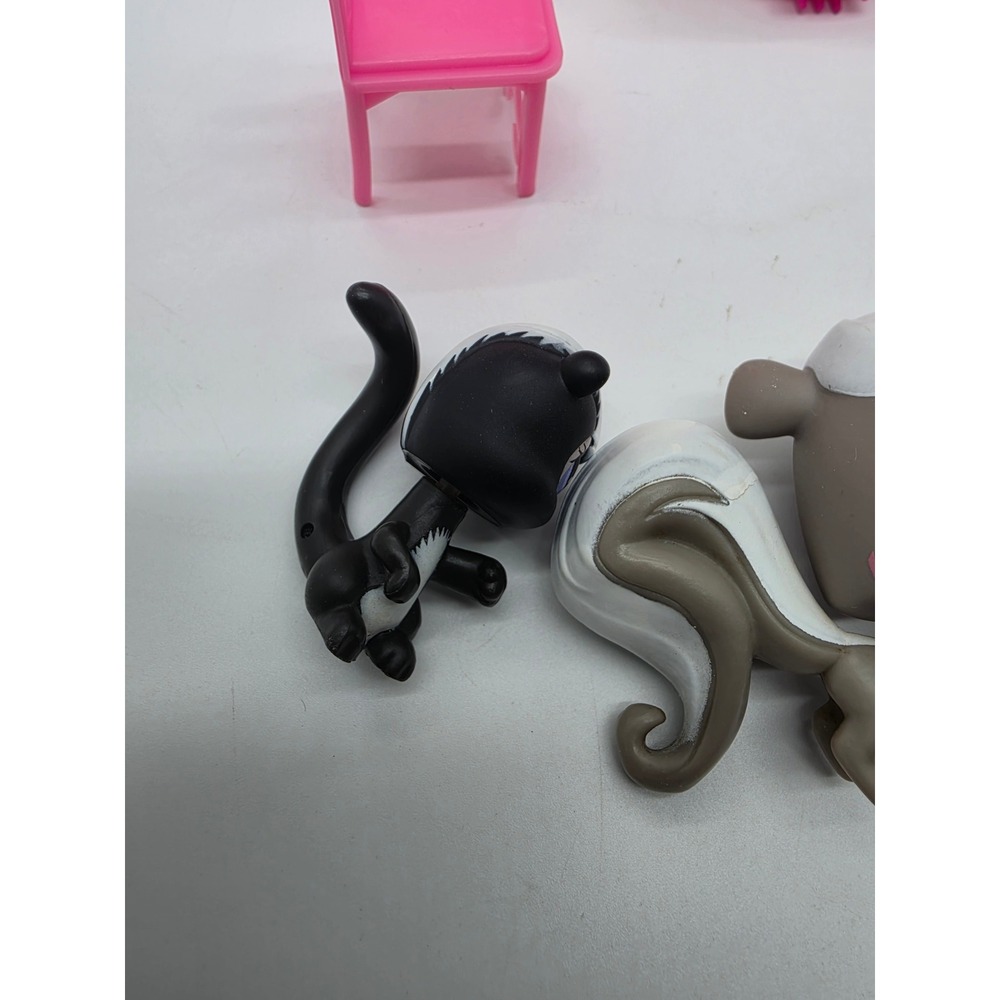 Littlest Pet Shop Skunk Family Set #85 #2694 Accessories Basket Hasbro - Picture 8 of 16